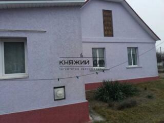 Продам дом в пгт. Козин в центре. Все коммуникации подведены. Сад, ...