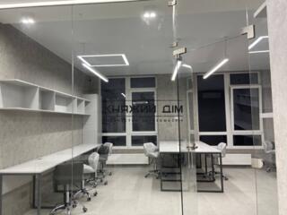 Светлый и просторный офис с дизайнерским ремонтом, качественной ...