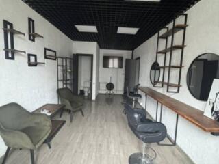 Продаётся офисное помещение на первом этаже под любую комерцию. ...