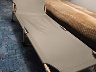 Раскладушка в идеальном состоянии, длина примерно 190 см, ширина 64см.