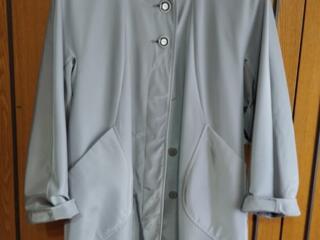 Продам куртки плащи все по 100 руб.