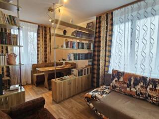 Продается трешка на верхнем Кировском