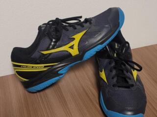 Кроссовки Mizuno оригинал размер 41-42