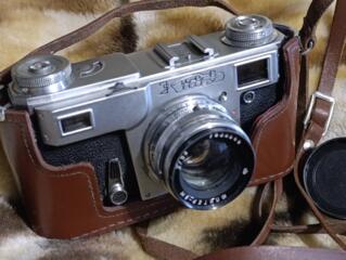 Советские фотоаппараты. Рабочие. Киев-399 леев. Зенит Москва -80= 3