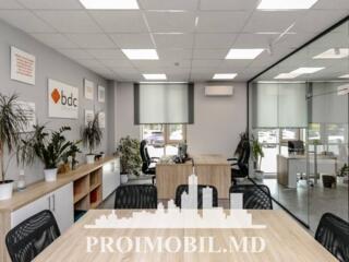 Se oferă spre chirie spațiu comercial amplasat însect. Centru, str. ..