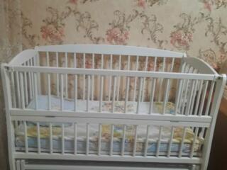 Продам кроватку с матрацем