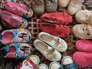 Обувь детская по 10 рублей.
