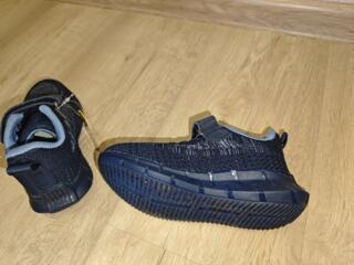 Новые детские кроссовки