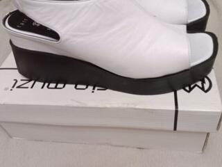 Продам кожаные босоножки