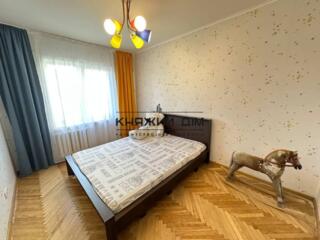 Оренда 3 кімнатна роздільна квартира в Подільському районі, проспект .