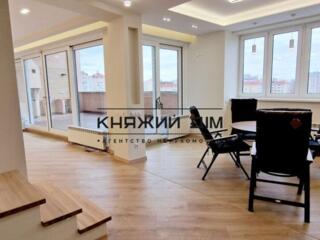 Продаж 4 кімнатної квартири ,Дніпровська набережна 19-А,ВСТАНОВЛЕНИЙ .