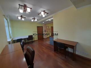 Продаж офісного приміщення 115 м2. Окремі два кабінети, рецепція, ...