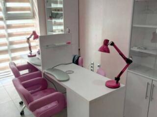 Продается салон красоты. В салоне имеется парикмахерский зал на два ..