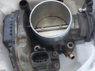 Бензиновая дроссельная заслонка Пассат Passat B5 1.6-1.8