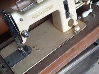 Продам швейную машинку