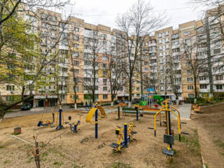 Apartament cu 2 camere, Botanica.