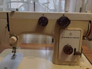 Швейная машинка Чайка 142 М