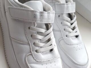 Продам кроссовки на мальчика