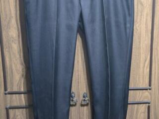 Брюки мужские, серого цвета 52 размера