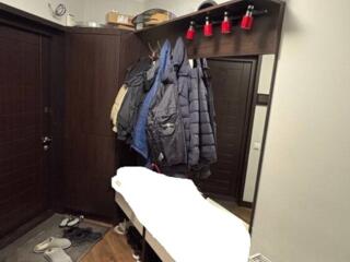 Красивая, вместительная и удобная прихожая в очень хорошем состоянии