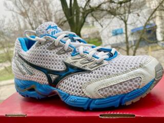 Кроссовки Muzuno оригинал, размер 41-42, цена 1150 рублей, Тирасполь.