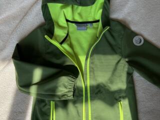 Две ветровки 128 размера, за 250 рублей