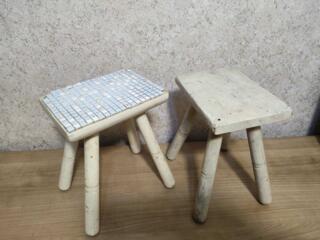 Продам две маленькие табуретки двести пятьдесят рублей за две.