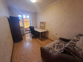 Продам 3-комн. 4/9, Малиновского. 65/42/7,5. Кирпичный дом. Санузел р