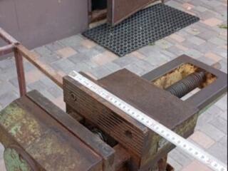 Продам станочные тиски.