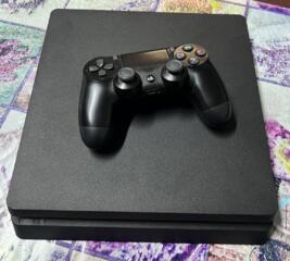 PlayStation 4 (PS4)