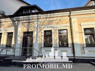 Se oferă spre chirie spațiu comercial amplasat în sect. Centru, str. .