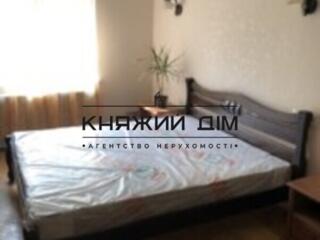 Продаж просторої роздільної 2-кімнатної квартири на Солом'янці. З