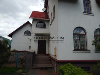 Продаж 3-х пов. будинку з басейном в Святошинському р-ні, біля Чайки .