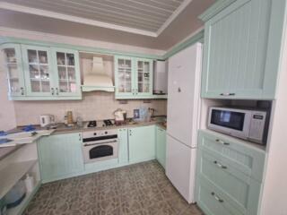 Предлагается к продаже двухэтажный  дом в г. Черноморск на участке 3 .