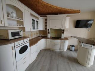 Предлагается к продаже уникальная трехсторонняя квартира с ...