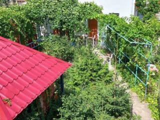 Продам дом 190 м², участок 10 соток + 2 гостевых дома. ЖМ Дружный