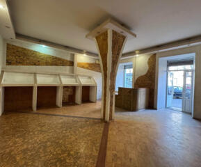 Фасадное коммерческое помещение 90 кв.м на ул. Новосельского