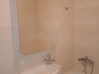 Настенный шкаф зеркало для ванной.