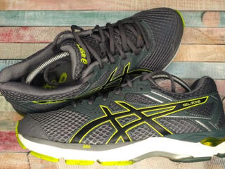 Asics оригинал размер 40