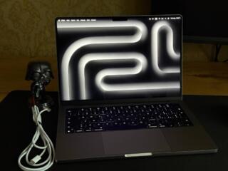 MacBook Pro 14 M1 512GB 90% батарея идеальное состояние