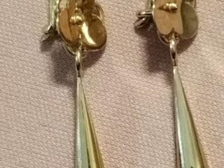 Продам золотые серьги.