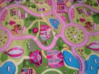 Продам ковёр в детскую розовые для девочек в хорошем состоянии