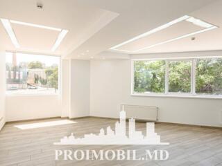 Se oferă spre chirie spațiu comercial amplasat în sect.Centru, str. ..