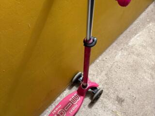 Самокат Micro maxi deluxe led mmd077 розовый