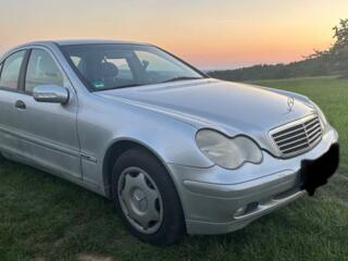 Продам Mercedes 203 2.7cdi АКПП по запчастям есть все кроме мотора.