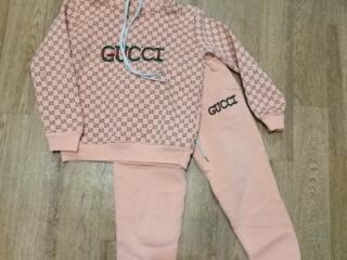 Продам спортивный костюм на рост 122