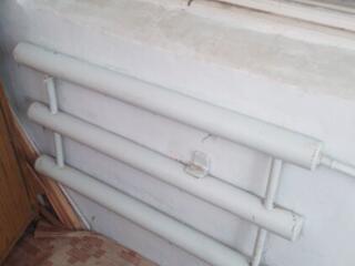 Продам радиатор, длина труб 100 см, диаметр 7см - 200 руб.