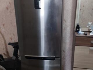 Продам холодильник Samsung RB30J3200SS