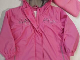 Продам весенние курточки и жилет на девочку 150