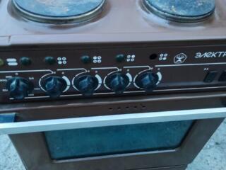 Электроплита 60 см на 60 см 700 руб.